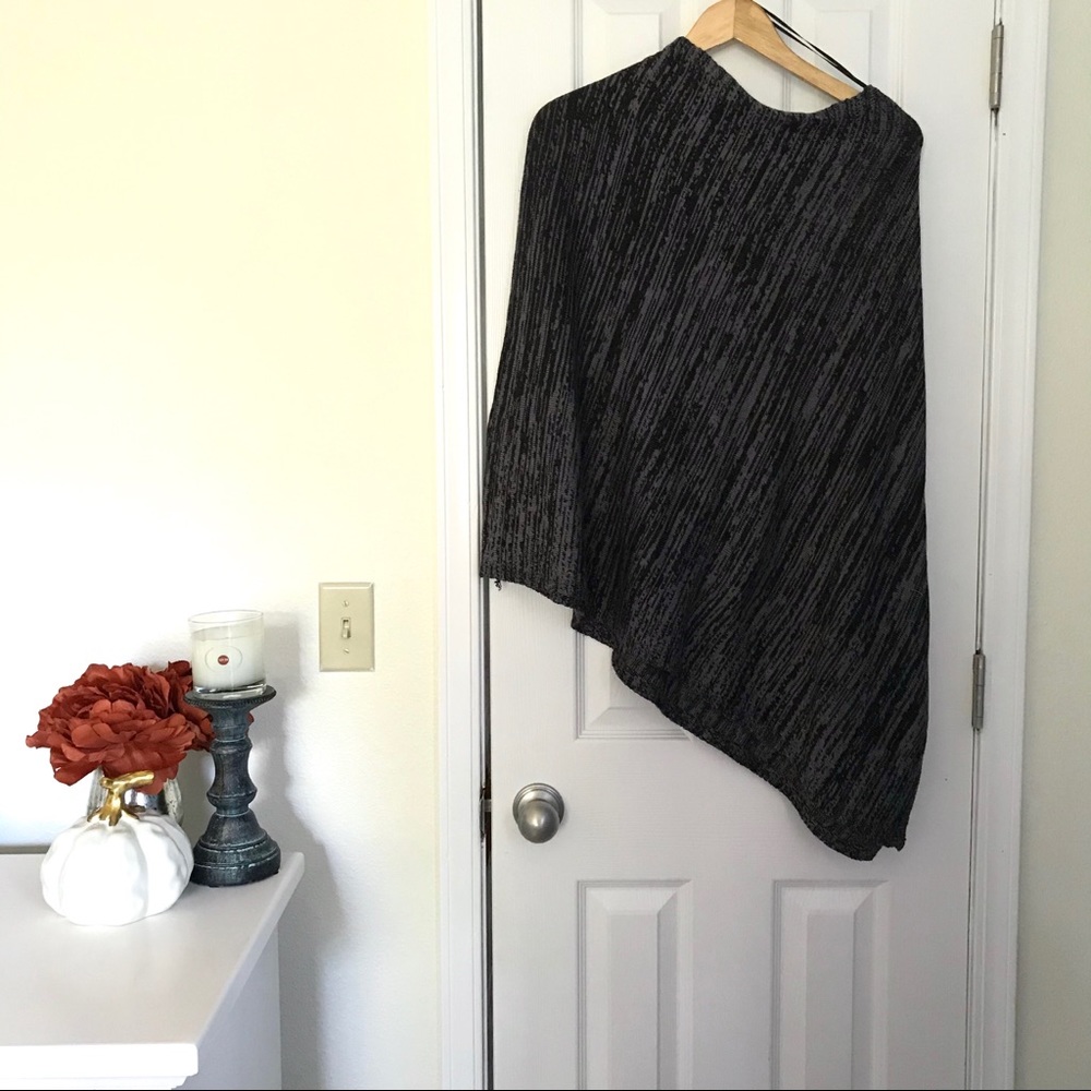Ultra soft Nordstrom’s black & grey heathered poncho